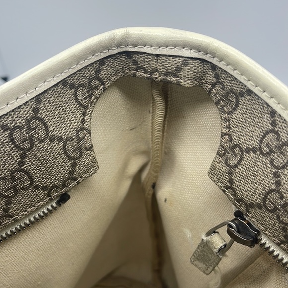 Gucci Carryall Bag - Picture 10 of 16